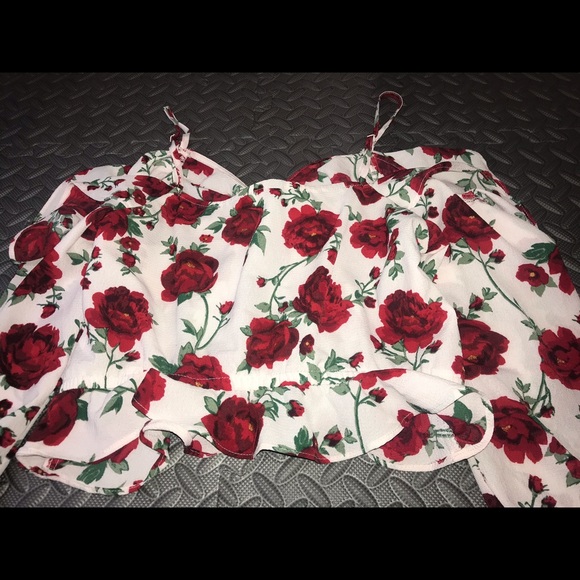 H&M Rose Blouse 🌹 - Picture 4 of 10